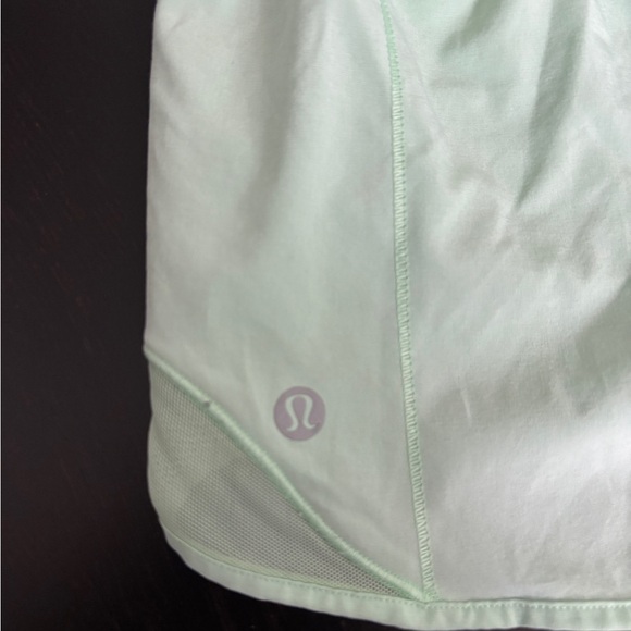 Lululemon Hotty Hot Low-Rise Lined Short 2.5 - Picture 3 of 6